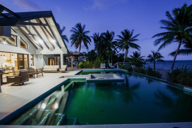Casa de Wilson - 5 Bedroom Beachfront Villa With Amazing Pool
