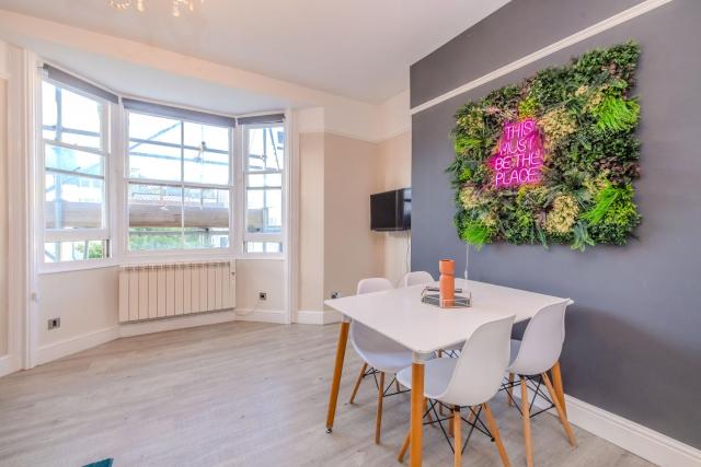 Relaxing 2 Bedroom Stay for 6