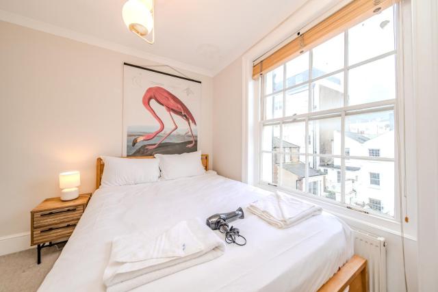 Elegant 1 Bedroom Flat Near Brighton Pier and Lively Kemptown
