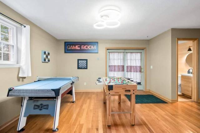hot tub I game room I private deck I
