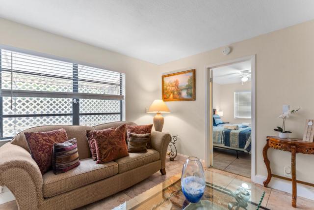 Spacious 5BR Home with Pool, Near Downtown & Beach