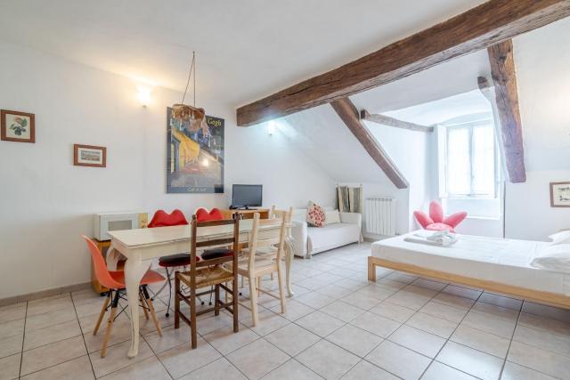 GuestHost - Palazzo Saluzzo Paesana Beautiful Flat