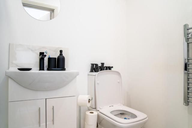 Luxury Studio Apartment in Sutton, London