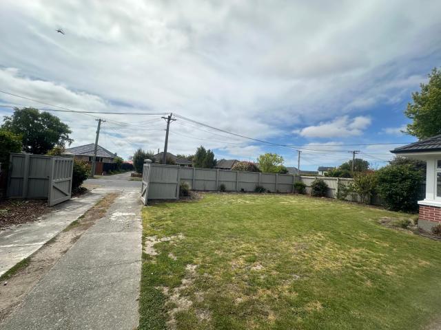 Sunny House with 5 Bedrooms(near airport)