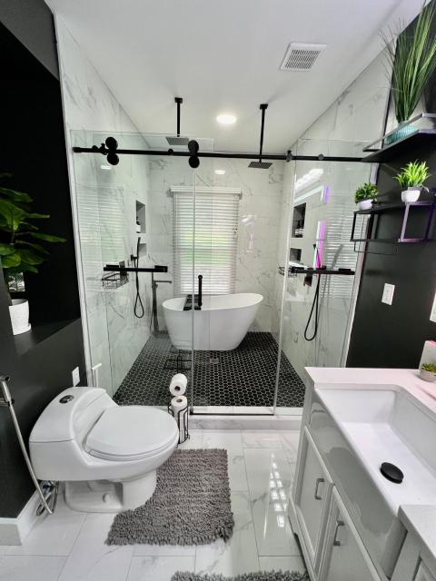 Charming 2BR 2BA 10 min DT Airport by LSP Homes