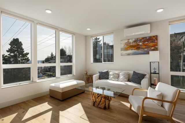 Modern Townhome with Space Needle View