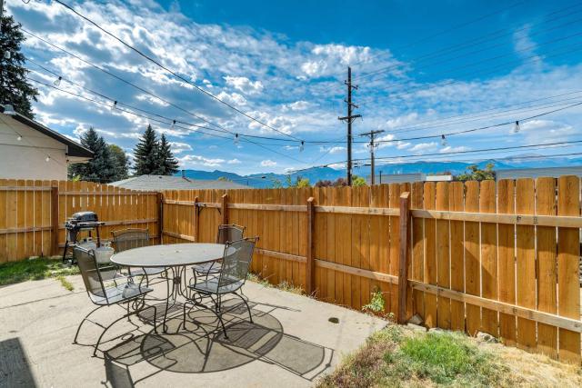 Newly Built 3BD Retreat w Mtn Views & Game Room