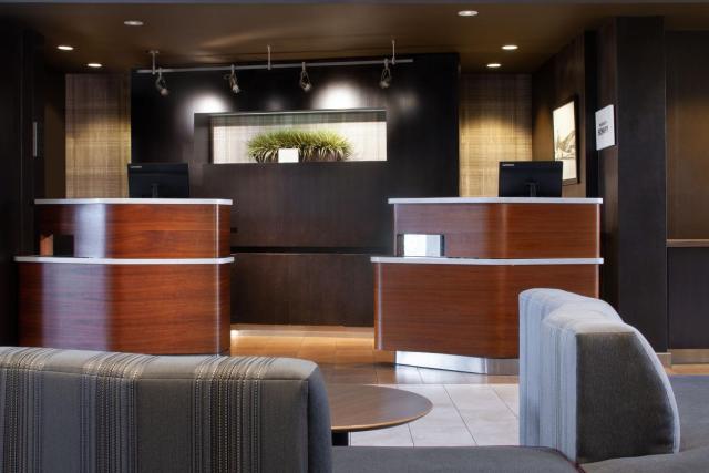 Courtyard by Marriott Oakland Airport