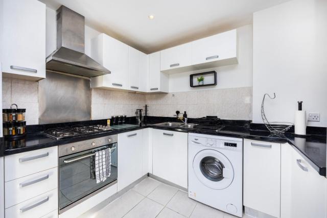 Stunning 2 Bed Flat With City Views
