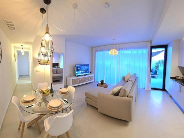 Samuel Luxury 2bedroom Apartment, Large patio, free wifi and private parking BY NAMASTE ELITE