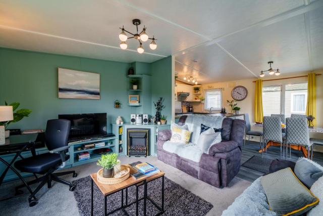 Peaceful 3-Bed Lodge ! Ideal for Families!
