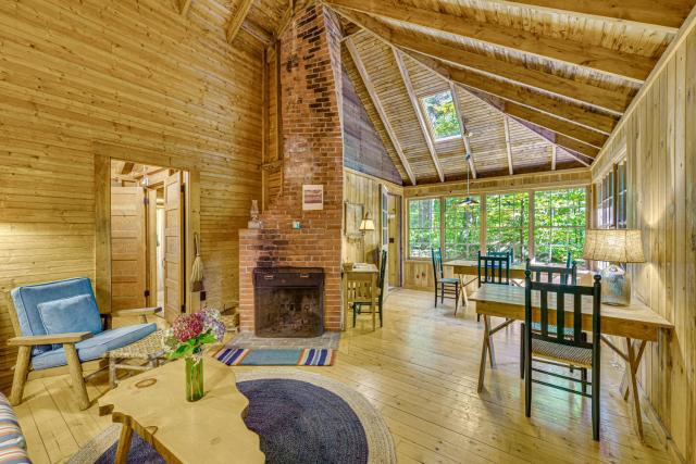 Rustic Cabin w/ Squam Lake Access & Fireplace!