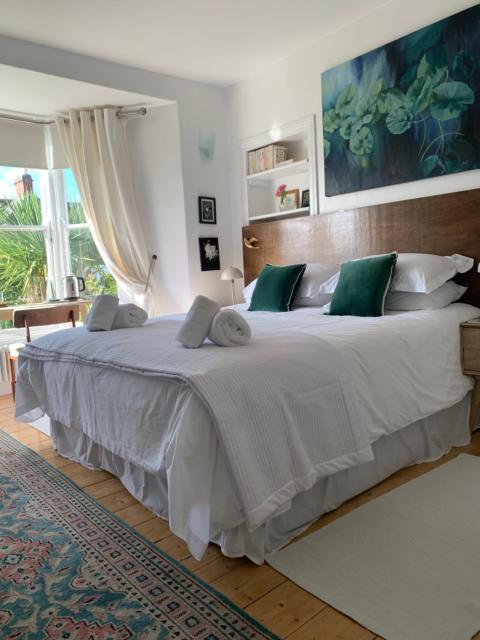 Chy Sabona - Front Room