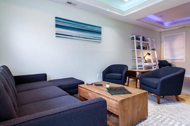 MODERN HOME NEAR CAPITOL HILL - Walk to METRO subway