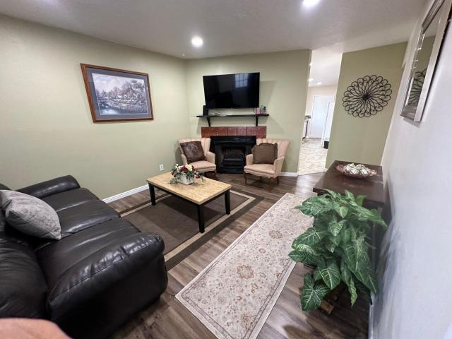 Amazing Duplex Close to airport, downtown