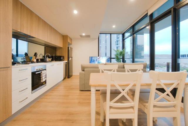 City Serenity 2BR Apt with Pool, Gym, Steam, Sauna