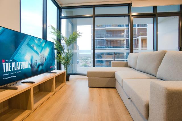 City Serenity 2BR Apt with Pool, Gym, Steam, Sauna