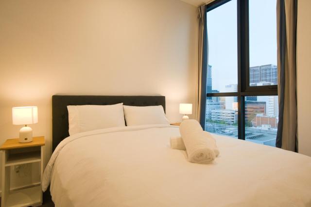 City Serenity 2BR Apt with Pool, Gym, Steam, Sauna