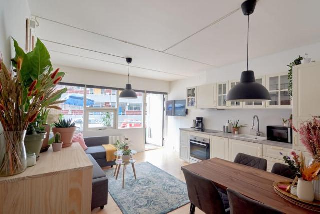 Luxury - Family friendly - Central - Cozy- Balcony