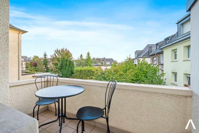 Cozy 1BR with Balcony and Workspace in Hollerich