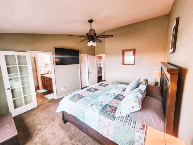 Peaceful Falcon Hot Tub Pet Friendly 3 King Beds