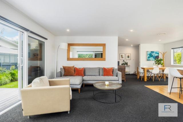 Stylish Northcote Point Bungalow