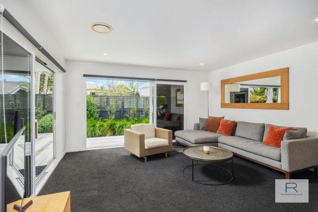 Stylish Northcote Point Bungalow
