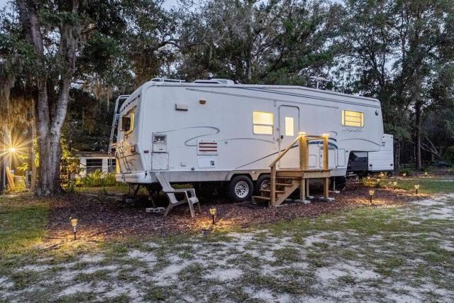 Shaanti Living Cozy Private Camper 2