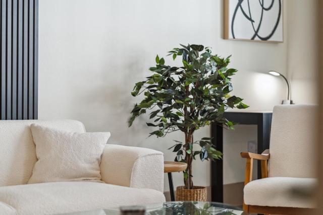 Spacious Uptown Gem Free Parking Pet Friendly