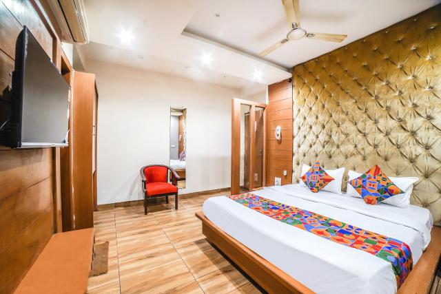 FabHotel Johri Regency
