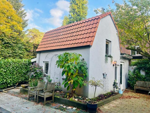 In de aap gelogeerd