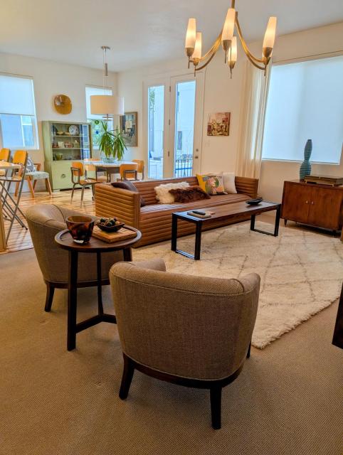 Central location close to Downtown and Mountain Views