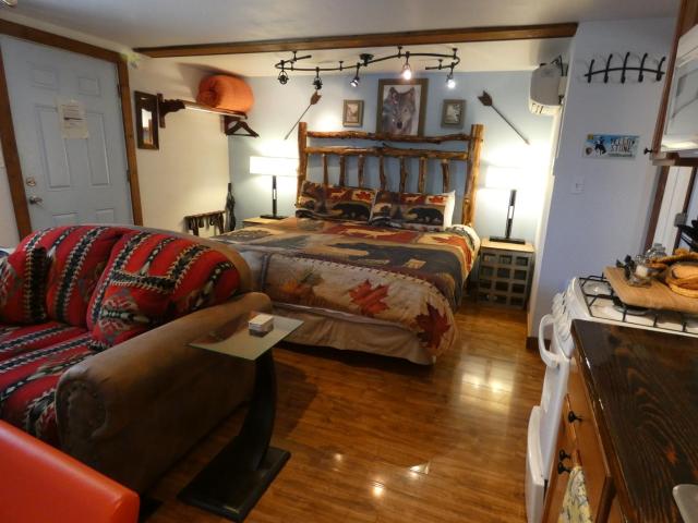 Yellowstone Motel - Adults Only - All rooms have kitchens