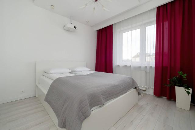 Legionów Elegant Apartment with Home office, Balcony & Parking Łódź by Noclegi Renters
