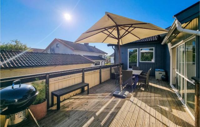 Lovely Home In Göteborg With Kitchen