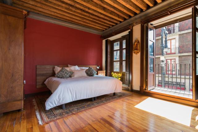 CASA SAUTO Suite Cathedral Views in Downtown