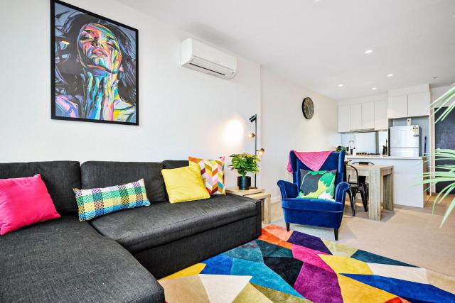 Sunny Southbank Retreat With City Views