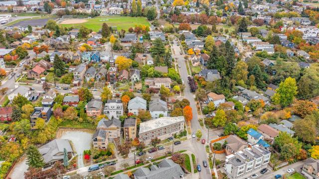 The Cloudbreak Townhome - 88 Walkscore!