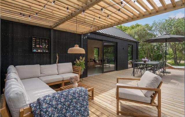 3 Bedroom Stunning Home In Juelsminde