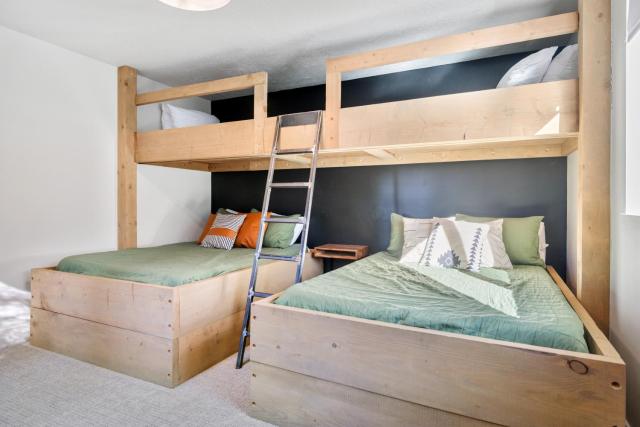 The Basin - Luxury Family Cabin in Philipsburg
