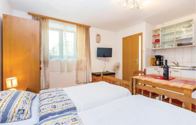 Gorgeous Apartment In Bakar With Wifi