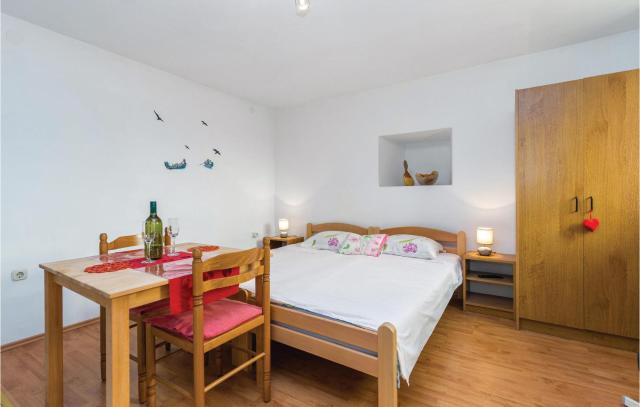 Gorgeous Apartment In Bakar With Wifi