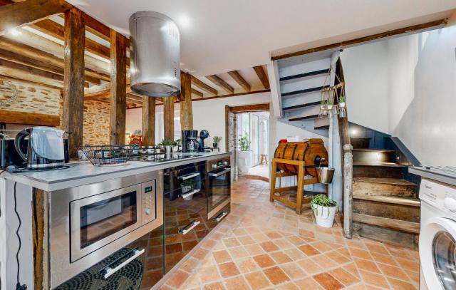 3 Bedroom Cozy Home In Neuilly Le Vendin
