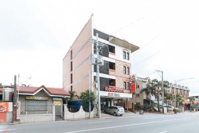 RedDoorz Plus at MM Hotel Las Pinas former RedDoorz Plus Near Bamboo Organ