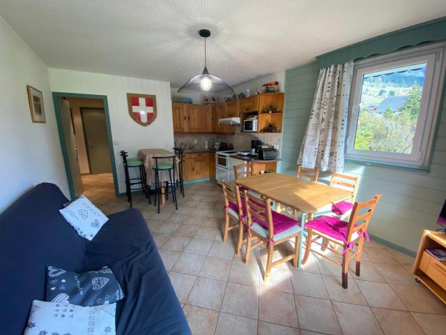 Appartement au cœur du village avec balcon et parking extérieur - FR-1-692-104