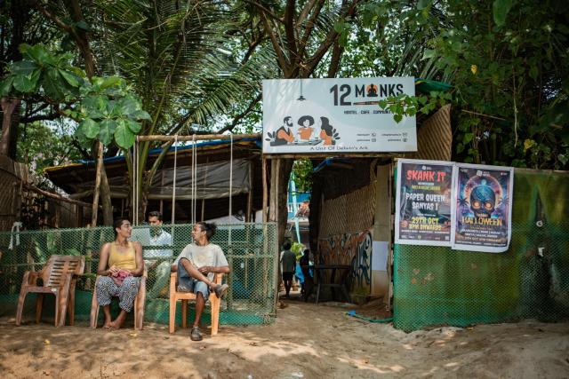 12 Monks - Beachfront Hostel