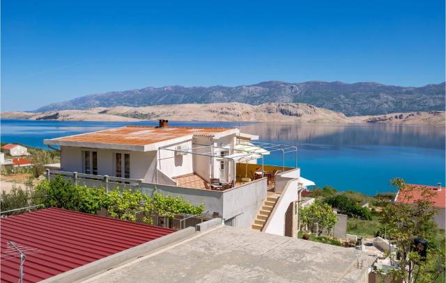 1 Bedroom Cozy Apartment In Bosana