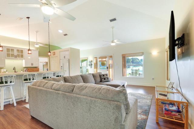 Pet-Friendly Fort Pierce Home w/ Screened Porch!