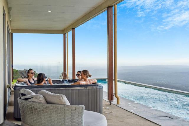 Petrichor Estate - 360 Views, Magnesium Pool & Spa