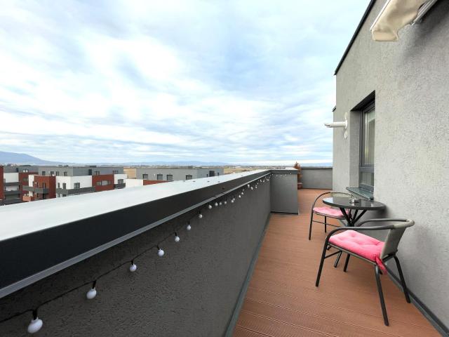 Blue Jay's Nest — AC & Stylish Terrace